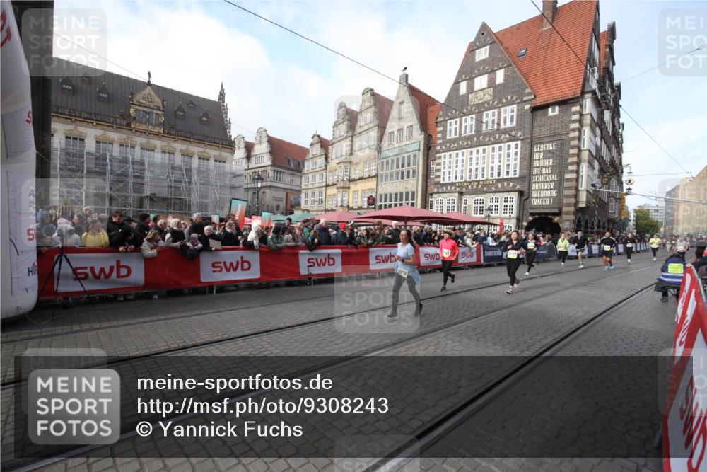 05.10.2025 - 20. swb-Marathon Bremen Yannick Fuchs http://msf.ph/oto/9308243 05.10.2025 11:03:05 Ziel 9229, 9661, 9662, 9893, 10777, 10876, 11376 meine-sportfotos.de