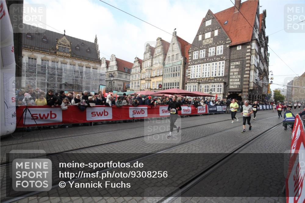 05.10.2025 - 20. swb-Marathon Bremen Yannick Fuchs http://msf.ph/oto/9308256 05.10.2025 11:03:11 Ziel 9300, 9593, 10185, 10996, 11682 meine-sportfotos.de