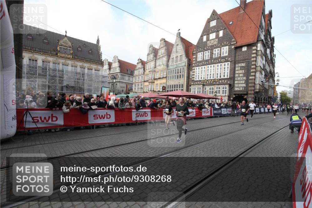 05.10.2025 - 20. swb-Marathon Bremen Yannick Fuchs http://msf.ph/oto/9308268 05.10.2025 11:03:18 Ziel 9325, 10471, 10926, 11390 meine-sportfotos.de