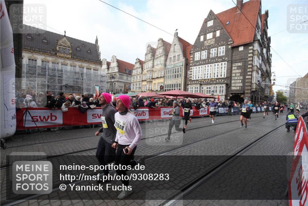 05.10.2025 - 20. swb-Marathon Bremen Yannick Fuchs http://msf.ph/oto/9308283 05.10.2025 11:03:26 Ziel 7776, 9224, 9225, 10405, 10446, 10963, 10995, 11103, 11124, 11236, 11467, 11502, 11508, 11509 meine-sportfotos.de