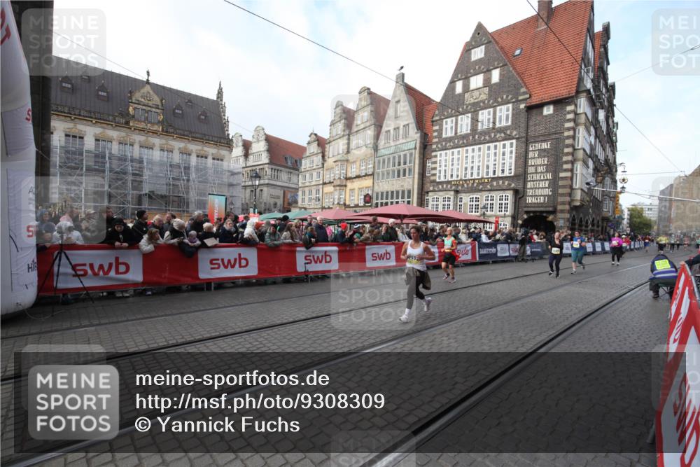 05.10.2025 - 20. swb-Marathon Bremen Yannick Fuchs http://msf.ph/oto/9308309 05.10.2025 11:03:35 Ziel 7199, 9486, 9498, 9850, 11522 meine-sportfotos.de