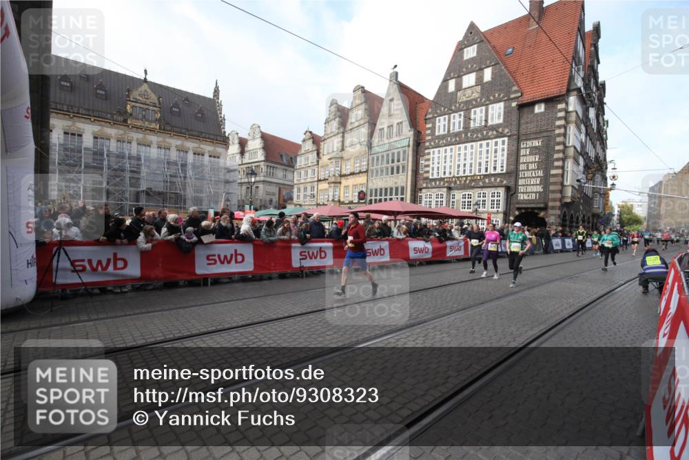 05.10.2025 - 20. swb-Marathon Bremen Yannick Fuchs http://msf.ph/oto/9308323 05.10.2025 11:03:45 Ziel 9315, 10297, 10478, 10603, 10604, 10711, 10713, 11589 meine-sportfotos.de
