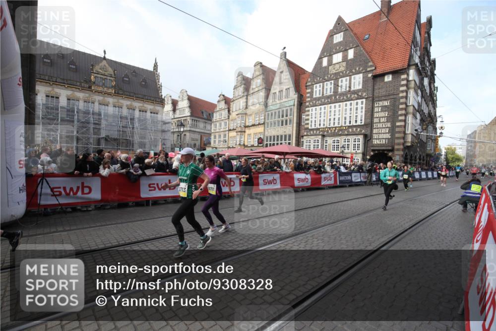 05.10.2025 - 20. swb-Marathon Bremen Yannick Fuchs http://msf.ph/oto/9308328 05.10.2025 11:03:47 Ziel 9315, 10297, 10603, 10604, 10711, 10713, 11589 meine-sportfotos.de