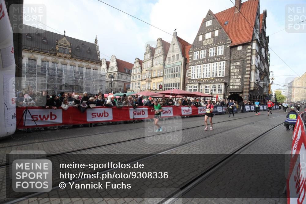 05.10.2025 - 20. swb-Marathon Bremen Yannick Fuchs http://msf.ph/oto/9308336 05.10.2025 11:03:52 Ziel 10238, 11039, 11306 meine-sportfotos.de