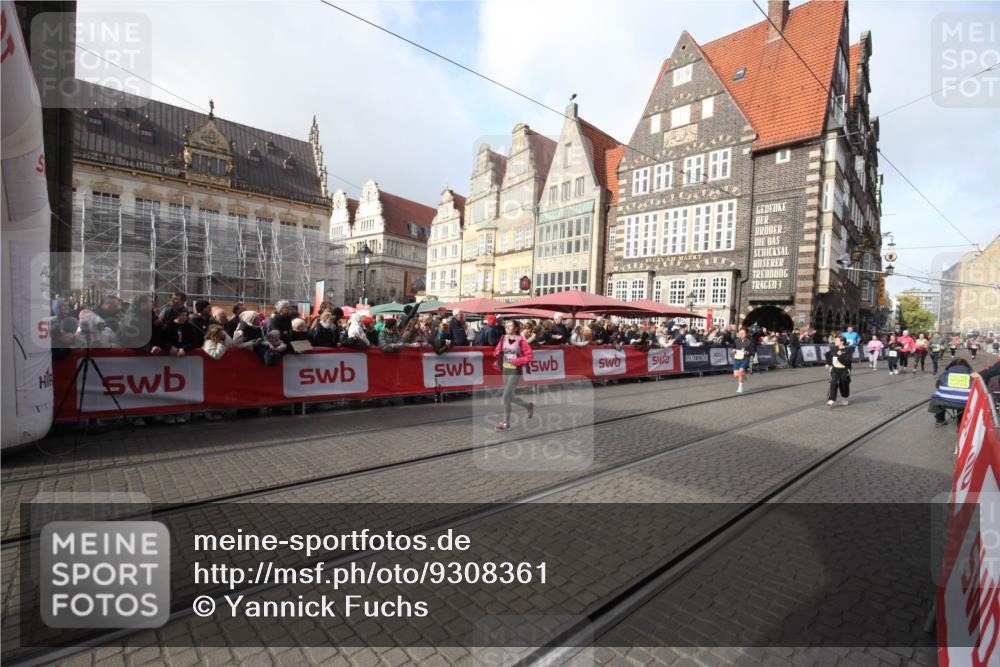 05.10.2025 - 20. swb-Marathon Bremen Yannick Fuchs http://msf.ph/oto/9308361 05.10.2025 11:04:10 Ziel 7123, 7789, 9275, 11611 meine-sportfotos.de