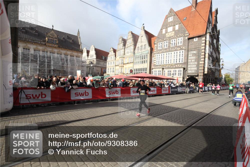 05.10.2025 - 20. swb-Marathon Bremen Yannick Fuchs http://msf.ph/oto/9308386 05.10.2025 11:04:21 Ziel 9448, 9537 meine-sportfotos.de