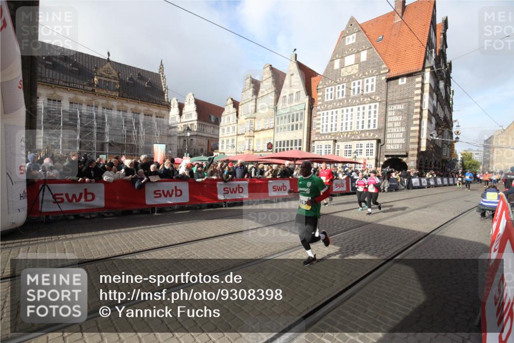 05.10.2025 - 20. swb-Marathon Bremen Yannick Fuchs http://msf.ph/oto/9308398 05.10.2025 11:04:25 Ziel 9537, 9684, 10678, 11200 meine-sportfotos.de