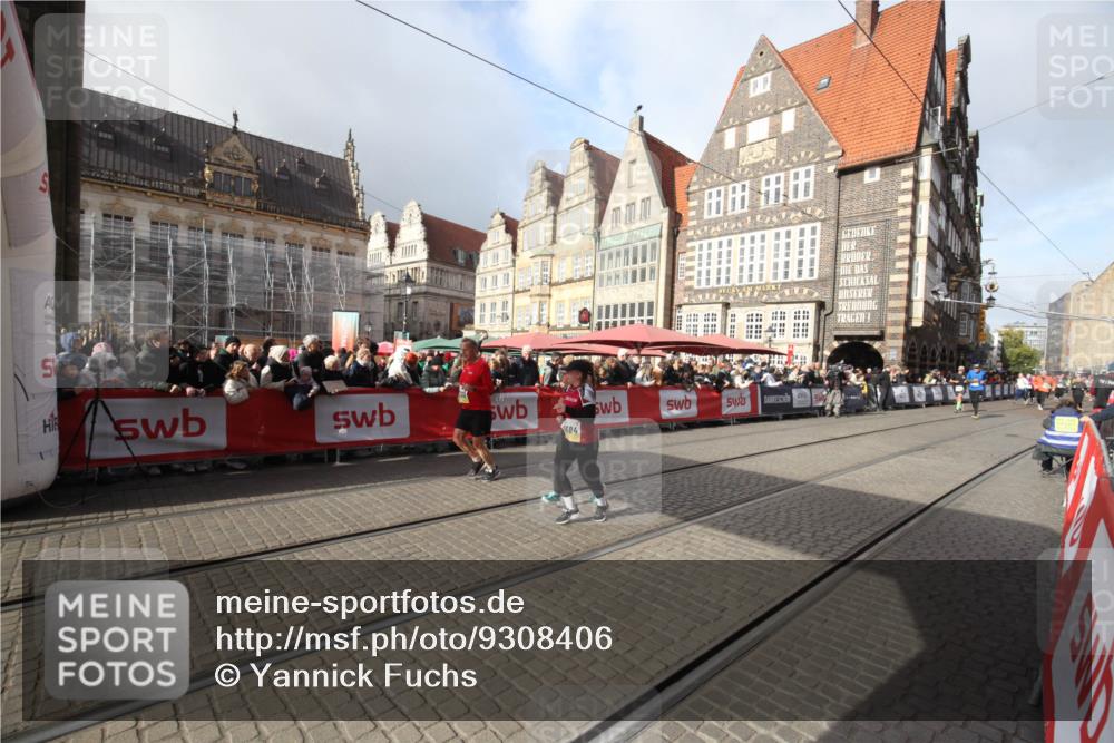 05.10.2025 - 20. swb-Marathon Bremen Yannick Fuchs http://msf.ph/oto/9308406 05.10.2025 11:04:27 Ziel 9684, 10678, 11200 meine-sportfotos.de