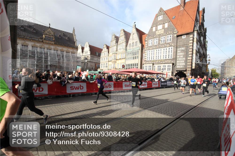 05.10.2025 - 20. swb-Marathon Bremen Yannick Fuchs http://msf.ph/oto/9308428 05.10.2025 11:04:39 Ziel 9394, 9915, 10485, 10531, 10674, 10869, 10956, 11196, 11542, 11704 meine-sportfotos.de