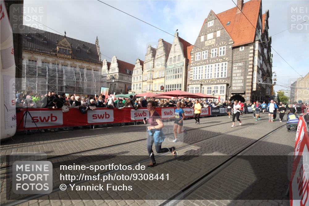 05.10.2025 - 20. swb-Marathon Bremen Yannick Fuchs http://msf.ph/oto/9308441 05.10.2025 11:04:45 Ziel 9532, 9623, 9750, 9765, 9771, 10422, 10451, 10532, 11427, 11546 meine-sportfotos.de