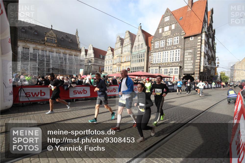05.10.2025 - 20. swb-Marathon Bremen Yannick Fuchs http://msf.ph/oto/9308453 05.10.2025 11:04:49 Ziel 9532, 9765, 9812, 9927, 10422, 10451, 10557, 10964, 11035, 11427, 11546, 11615 meine-sportfotos.de