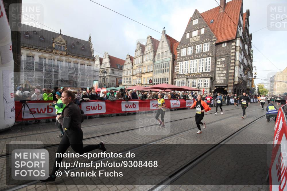 05.10.2025 - 20. swb-Marathon Bremen Yannick Fuchs http://msf.ph/oto/9308468 05.10.2025 11:04:58 Ziel 9530, 9813, 9866, 10684, 10771, 10891, 11315, 11372, 11559, 11636 meine-sportfotos.de