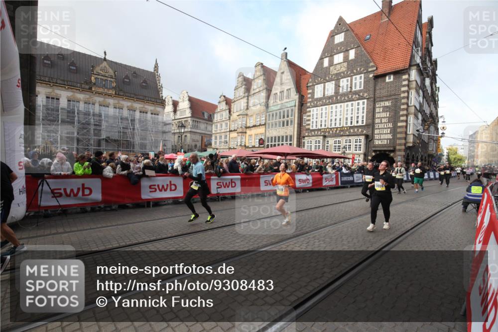 05.10.2025 - 20. swb-Marathon Bremen Yannick Fuchs http://msf.ph/oto/9308483 05.10.2025 11:05:06 Ziel 9409, 9660, 10965, 11090, 11121, 11171, 11412, 11478 meine-sportfotos.de