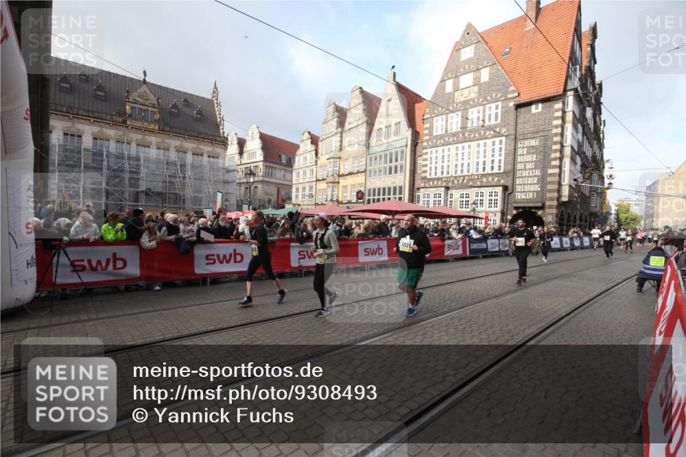 05.10.2025 - 20. swb-Marathon Bremen Yannick Fuchs http://msf.ph/oto/9308493 05.10.2025 11:05:09 Ziel 9642, 9668, 10965, 11016, 11121, 11171, 11412 meine-sportfotos.de