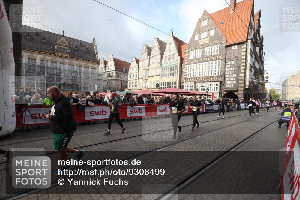 05.10.2025 - 20. swb-Marathon Bremen Yannick Fuchs http://msf.ph/oto/9308499 05.10.2025 11:05:11 Ziel 9642, 9668, 10018, 10021, 10965, 11016, 11121, 11171, 11323, 11412 meine-sportfotos.de