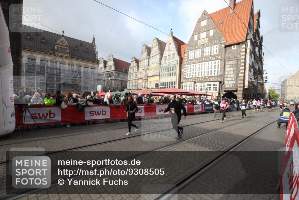 05.10.2025 - 20. swb-Marathon Bremen Yannick Fuchs http://msf.ph/oto/9308505 05.10.2025 11:05:14 Ziel 9668, 9978, 10018, 10021, 10343, 11016, 11323, 11650 meine-sportfotos.de