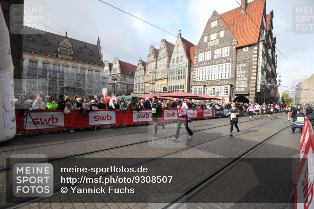 05.10.2025 - 20. swb-Marathon Bremen Yannick Fuchs http://msf.ph/oto/9308507 05.10.2025 11:05:16 Ziel 9440, 9978, 10018, 10021, 10255, 10343, 10990, 11323, 11650, 11707 meine-sportfotos.de