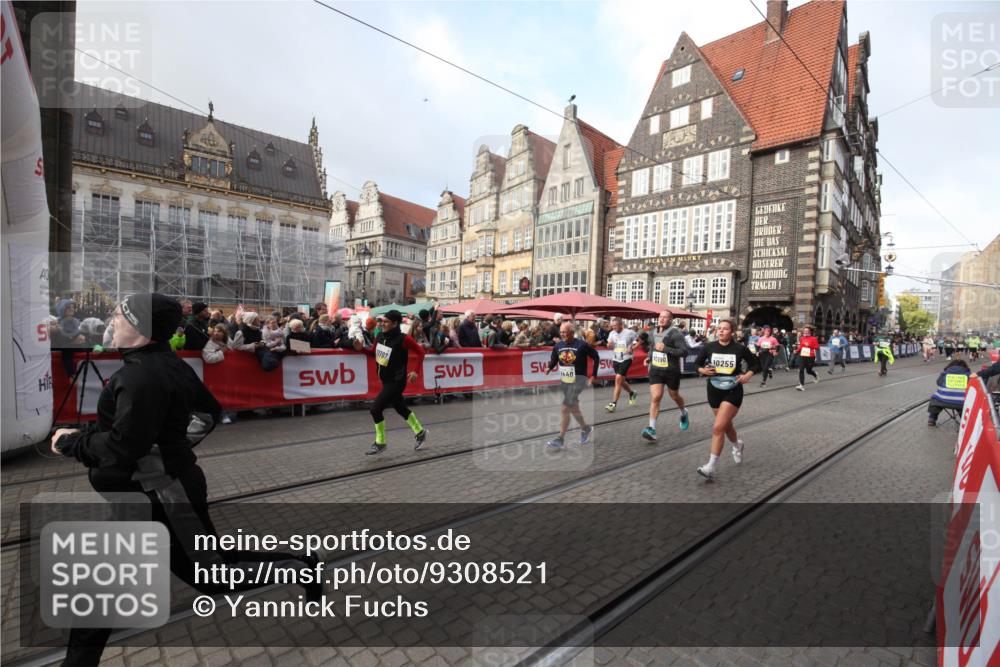 05.10.2025 - 20. swb-Marathon Bremen Yannick Fuchs http://msf.ph/oto/9308521 05.10.2025 11:05:20 Ziel 9440, 9690, 9908, 10255, 10343, 10990, 11501, 11540, 11650, 11707 meine-sportfotos.de