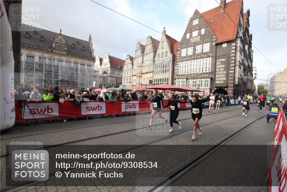 05.10.2025 - 20. swb-Marathon Bremen Yannick Fuchs http://msf.ph/oto/9308534 05.10.2025 11:05:30 Ziel 9713, 10158, 10289, 10511, 10828, 11064, 11106 meine-sportfotos.de