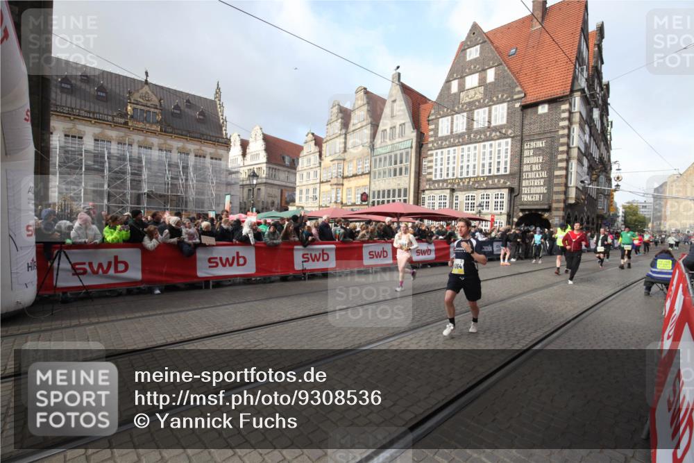 05.10.2025 - 20. swb-Marathon Bremen Yannick Fuchs http://msf.ph/oto/9308536 05.10.2025 11:05:31 Ziel 9713, 10025, 10158, 10289, 10511, 10542, 10828, 11064 meine-sportfotos.de