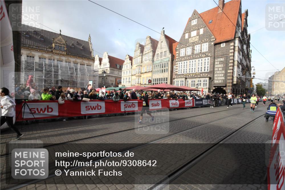 05.10.2025 - 20. swb-Marathon Bremen Yannick Fuchs http://msf.ph/oto/9308642 05.10.2025 11:06:24 Ziel 9205, 10404, 11169, 11233 meine-sportfotos.de