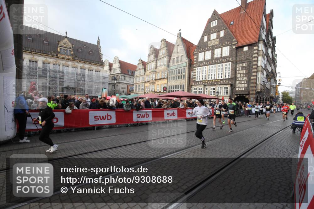 05.10.2025 - 20. swb-Marathon Bremen Yannick Fuchs http://msf.ph/oto/9308688 05.10.2025 11:06:50 Ziel 9605, 10001, 10148, 10168, 10498, 10747, 10748, 10937, 11565 meine-sportfotos.de