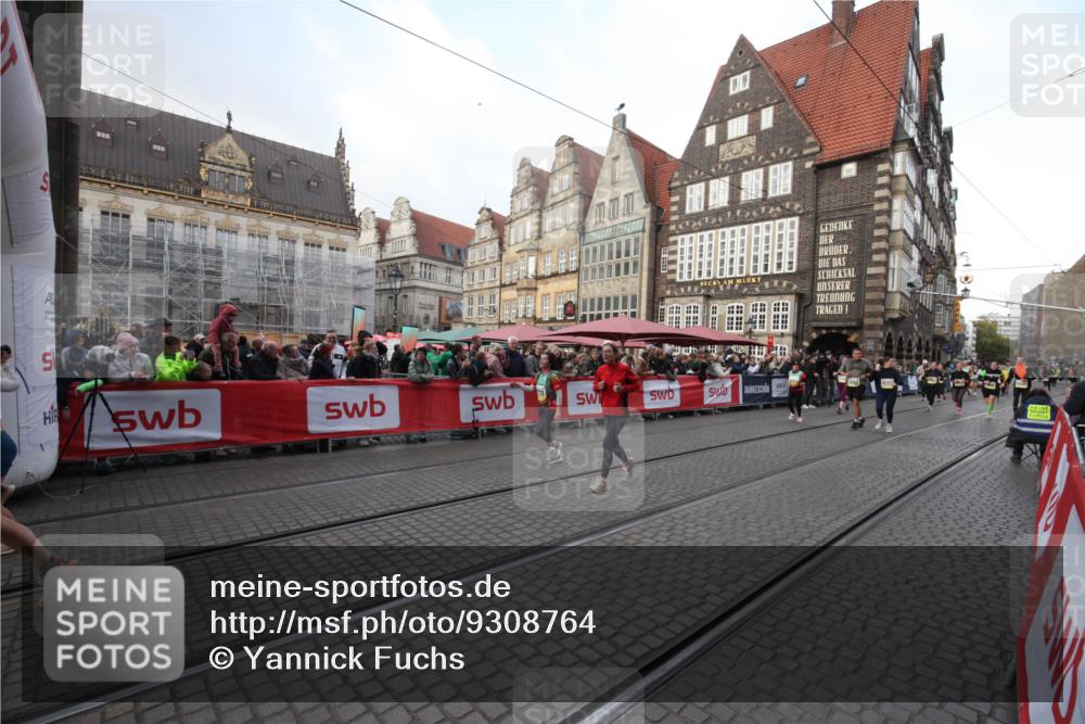 05.10.2025 - 20. swb-Marathon Bremen Yannick Fuchs http://msf.ph/oto/9308764 05.10.2025 11:07:28 Ziel 7779, 9483, 10160, 10223, 10286, 10330, 10332, 10582, 10737, 11122, 11384, 11529 meine-sportfotos.de