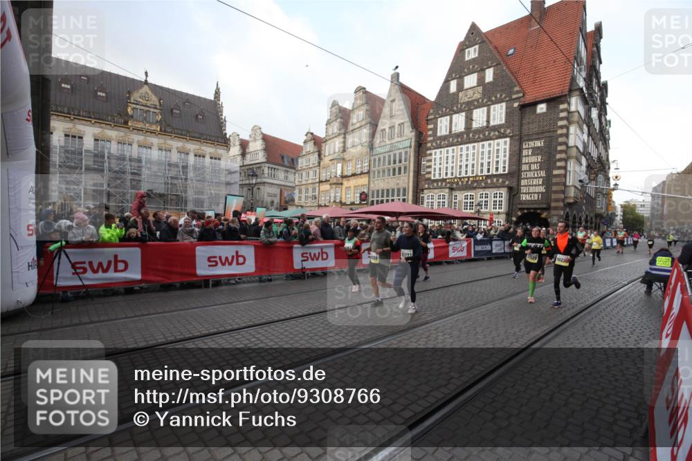 05.10.2025 - 20. swb-Marathon Bremen Yannick Fuchs http://msf.ph/oto/9308766 05.10.2025 11:07:31 Ziel 9483, 9780, 10037, 10160, 10223, 10737, 10854, 11159, 11262, 11384, 11529 meine-sportfotos.de