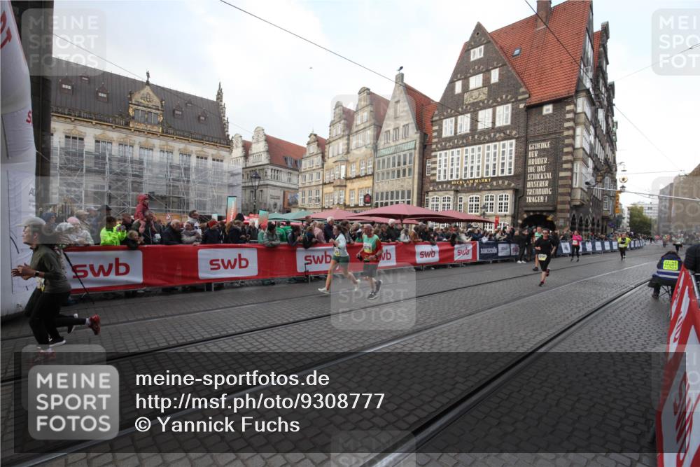 05.10.2025 - 20. swb-Marathon Bremen Yannick Fuchs http://msf.ph/oto/9308777 05.10.2025 11:07:37 Ziel 9780, 10585, 10749, 10776, 11159, 11584 meine-sportfotos.de