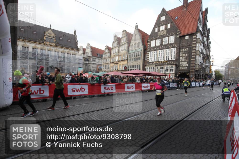 05.10.2025 - 20. swb-Marathon Bremen Yannick Fuchs http://msf.ph/oto/9308798 05.10.2025 11:08:05 Ziel 8123, 10365, 10782, 10783, 11490, 11677 meine-sportfotos.de
