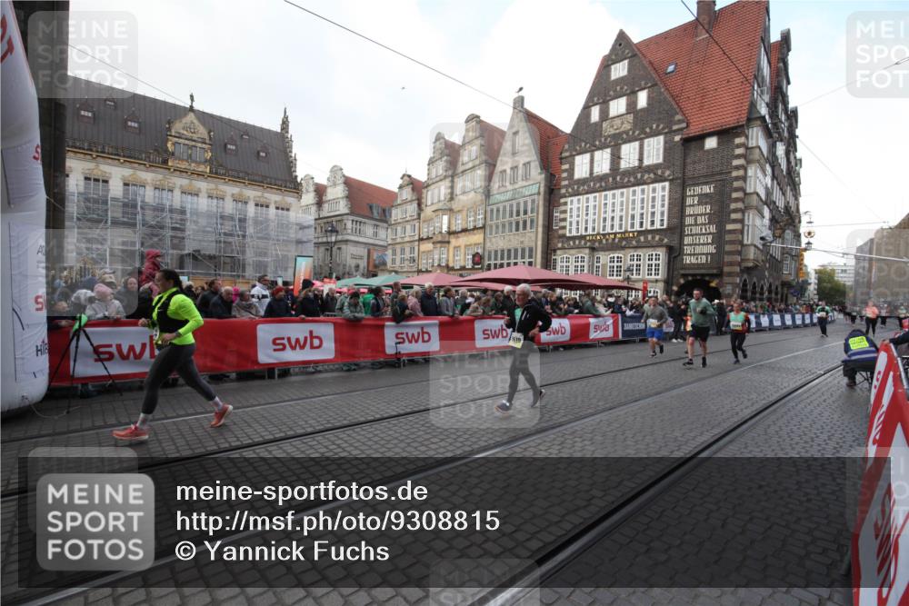 05.10.2025 - 20. swb-Marathon Bremen Yannick Fuchs http://msf.ph/oto/9308815 05.10.2025 11:08:21 Ziel 9353, 9401, 9519, 10132, 11019, 11097, 11232, 11670, 11671 meine-sportfotos.de