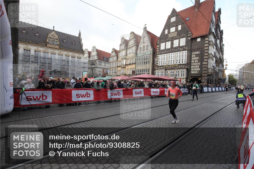 05.10.2025 - 20. swb-Marathon Bremen Yannick Fuchs http://msf.ph/oto/9308825 05.10.2025 11:08:26 Ziel 9186, 9353, 10132, 11097, 11671 meine-sportfotos.de