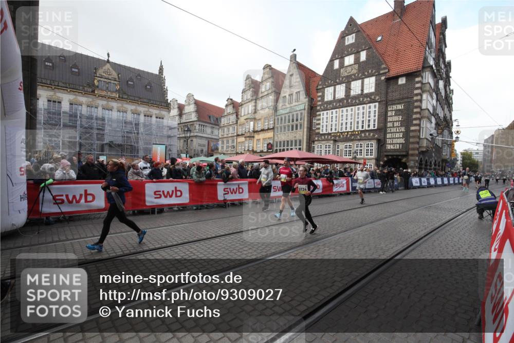 05.10.2025 - 20. swb-Marathon Bremen Yannick Fuchs http://msf.ph/oto/9309027 05.10.2025 11:10:24 Ziel 8533, 9734, 10189, 10280, 11333 meine-sportfotos.de