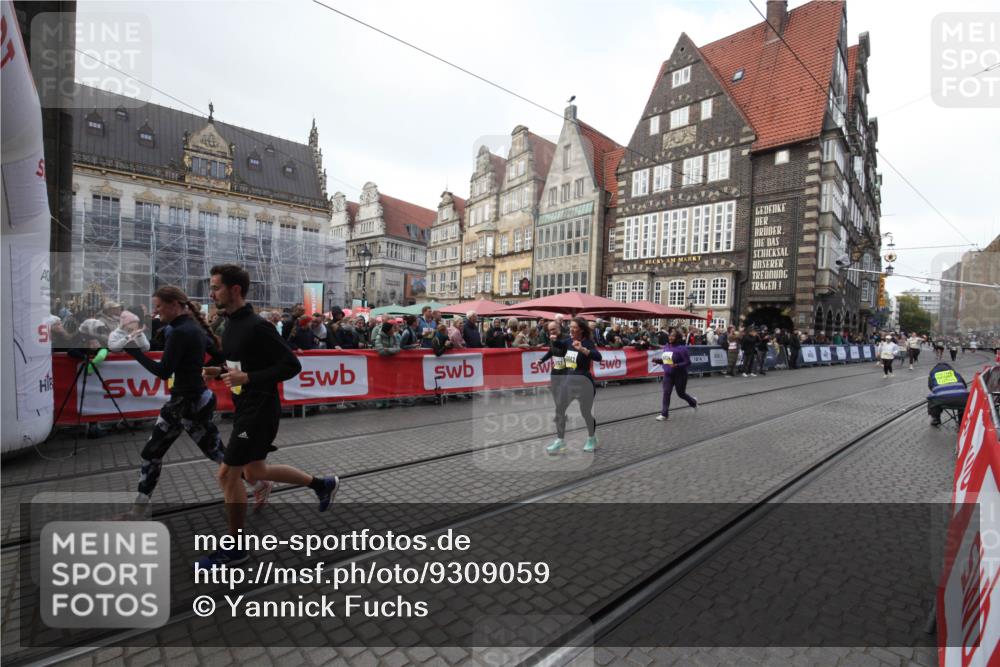 05.10.2025 - 20. swb-Marathon Bremen Yannick Fuchs http://msf.ph/oto/9309059 05.10.2025 11:10:48 Ziel 9572, 9804, 10665, 10962, 11157 meine-sportfotos.de