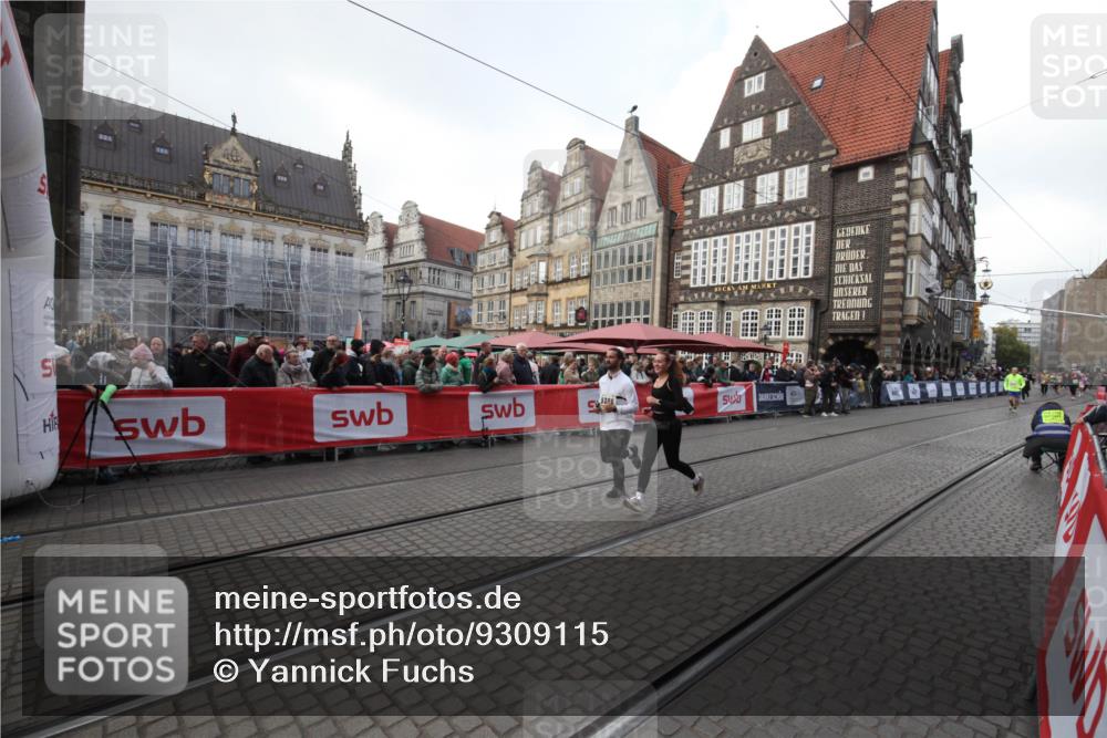 05.10.2025 - 20. swb-Marathon Bremen Yannick Fuchs http://msf.ph/oto/9309115 05.10.2025 11:11:24 Ziel 9011, 9386, 9479, 11568 meine-sportfotos.de