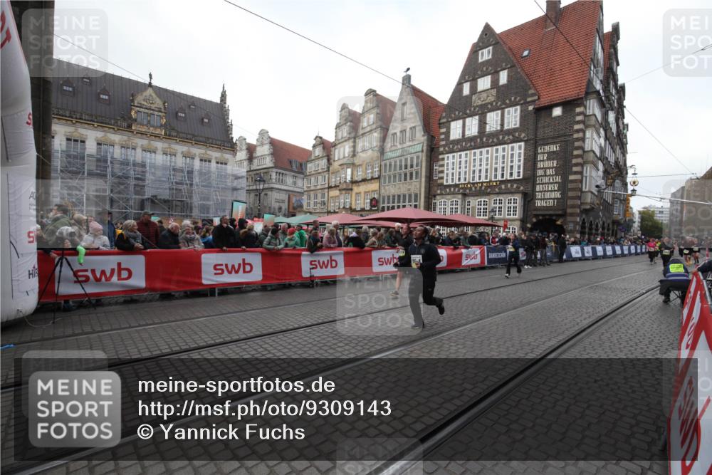 05.10.2025 - 20. swb-Marathon Bremen Yannick Fuchs http://msf.ph/oto/9309143 05.10.2025 11:11:55 Ziel 9648, 9784, 10540, 11088, 11563 meine-sportfotos.de