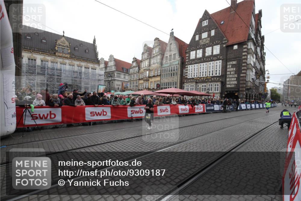 05.10.2025 - 20. swb-Marathon Bremen Yannick Fuchs http://msf.ph/oto/9309187 05.10.2025 11:12:43 Ziel 10190, 11285 meine-sportfotos.de
