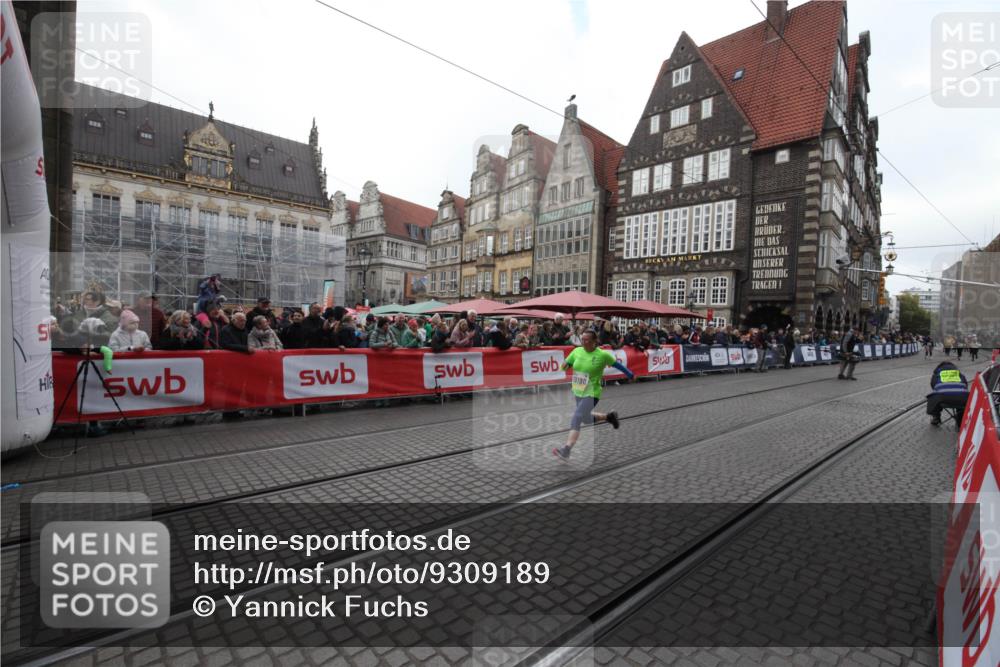 05.10.2025 - 20. swb-Marathon Bremen Yannick Fuchs http://msf.ph/oto/9309189 05.10.2025 11:12:47 Ziel 10190 meine-sportfotos.de