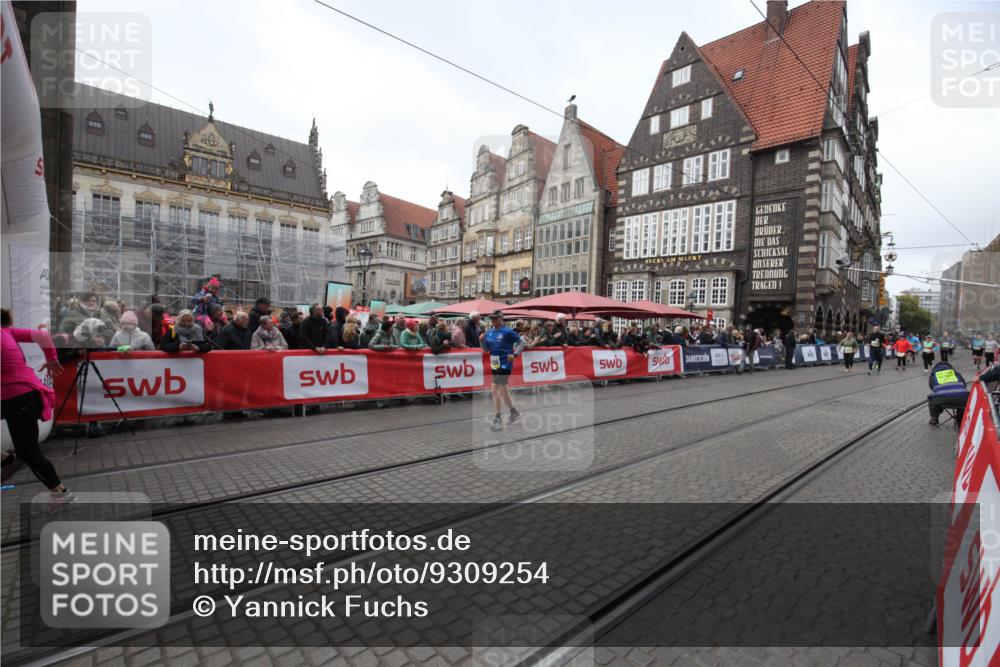 05.10.2025 - 20. swb-Marathon Bremen Yannick Fuchs http://msf.ph/oto/9309254 05.10.2025 11:14:14 Ziel 9380, 10491, 11036 meine-sportfotos.de