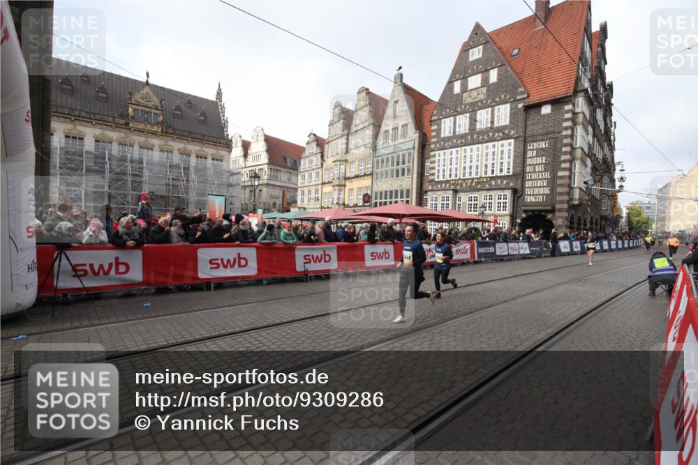 05.10.2025 - 20. swb-Marathon Bremen Yannick Fuchs http://msf.ph/oto/9309286 05.10.2025 11:14:55 Ziel 9303, 11448 meine-sportfotos.de