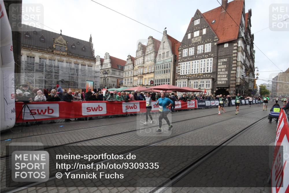 05.10.2025 - 20. swb-Marathon Bremen Yannick Fuchs http://msf.ph/oto/9309335 05.10.2025 11:15:24 Ziel 9441, 9643, 9767, 9768 meine-sportfotos.de
