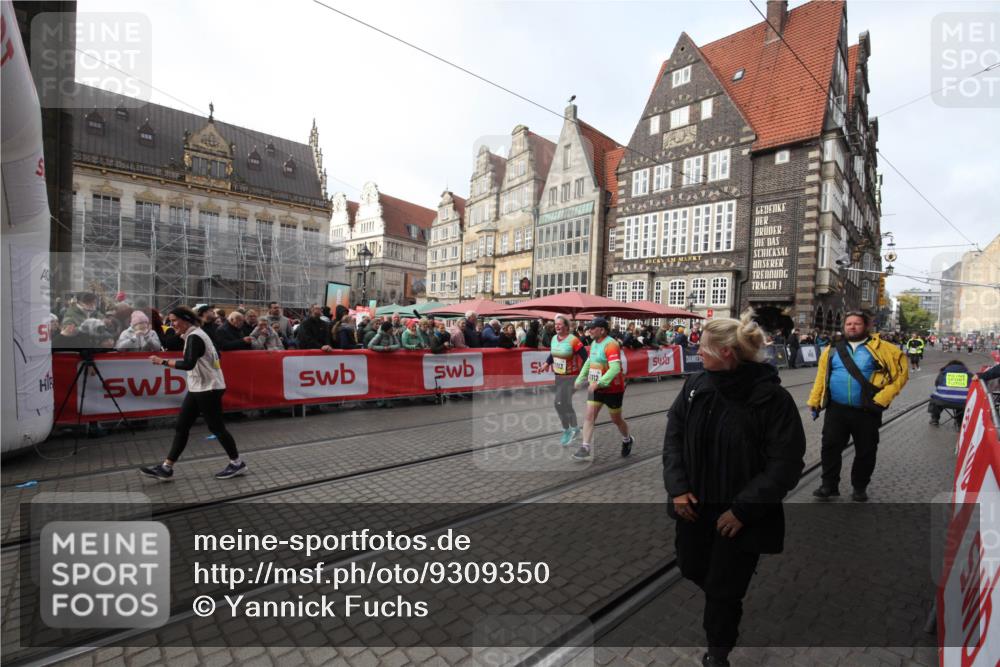 05.10.2025 - 20. swb-Marathon Bremen Yannick Fuchs http://msf.ph/oto/9309350 05.10.2025 11:15:36 Ziel 8844, 11112, 11113 meine-sportfotos.de