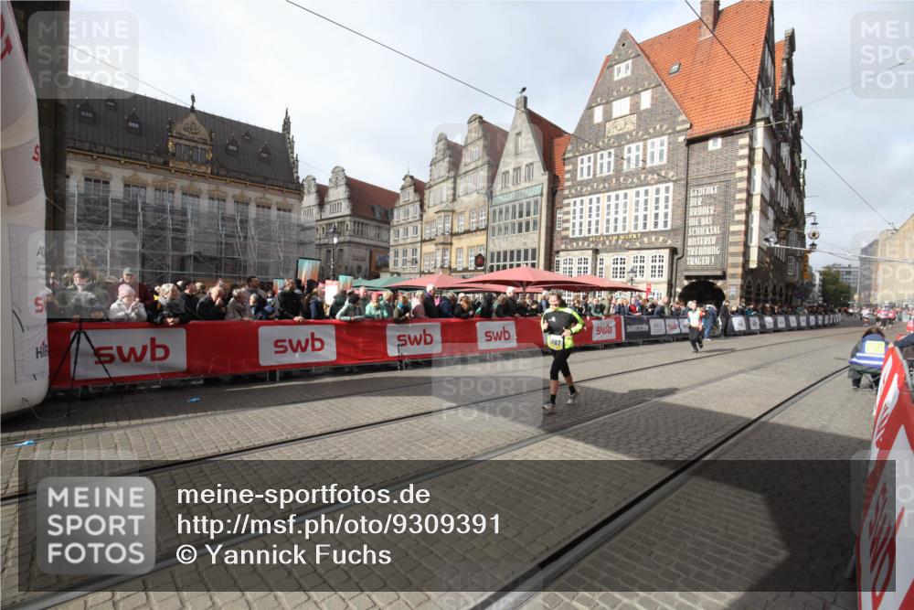 05.10.2025 - 20. swb-Marathon Bremen Yannick Fuchs http://msf.ph/oto/9309391 05.10.2025 11:15:44 Ziel 9567, 11440 meine-sportfotos.de