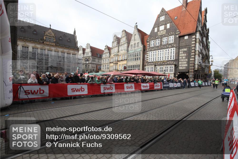 05.10.2025 - 20. swb-Marathon Bremen Yannick Fuchs http://msf.ph/oto/9309562 05.10.2025 11:16:35 Ziel 9563, 11404 meine-sportfotos.de