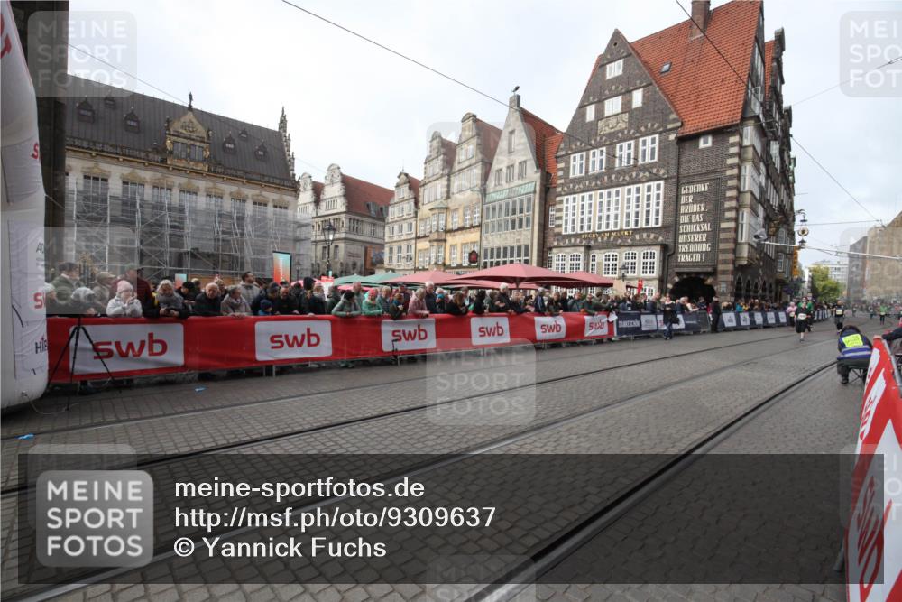 05.10.2025 - 20. swb-Marathon Bremen Yannick Fuchs http://msf.ph/oto/9309637 05.10.2025 11:16:55 Ziel 9838 meine-sportfotos.de