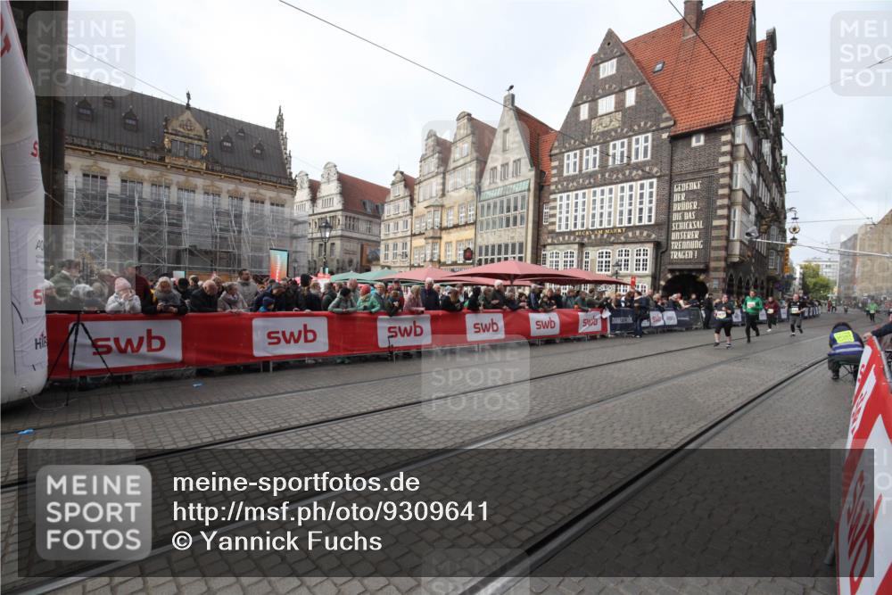 05.10.2025 - 20. swb-Marathon Bremen Yannick Fuchs http://msf.ph/oto/9309641 05.10.2025 11:16:57 Ziel 9698, 9838, 10736 meine-sportfotos.de