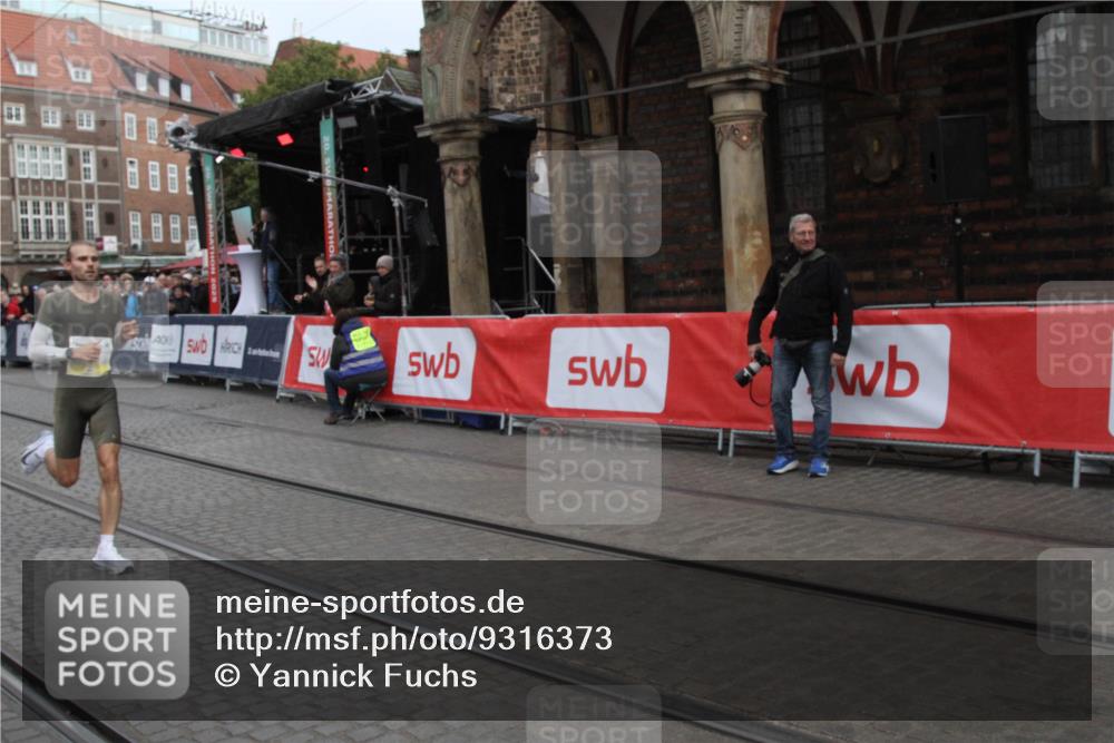 05.10.2025 - 20. swb-Marathon Bremen Yannick Fuchs http://msf.ph/oto/9316373 05.10.2025 10:28:35 Ziel 2 meine-sportfotos.de