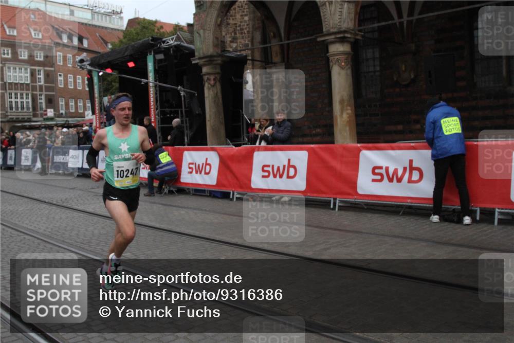 05.10.2025 - 20. swb-Marathon Bremen Yannick Fuchs http://msf.ph/oto/9316386 05.10.2025 10:33:39 Ziel 10247 meine-sportfotos.de