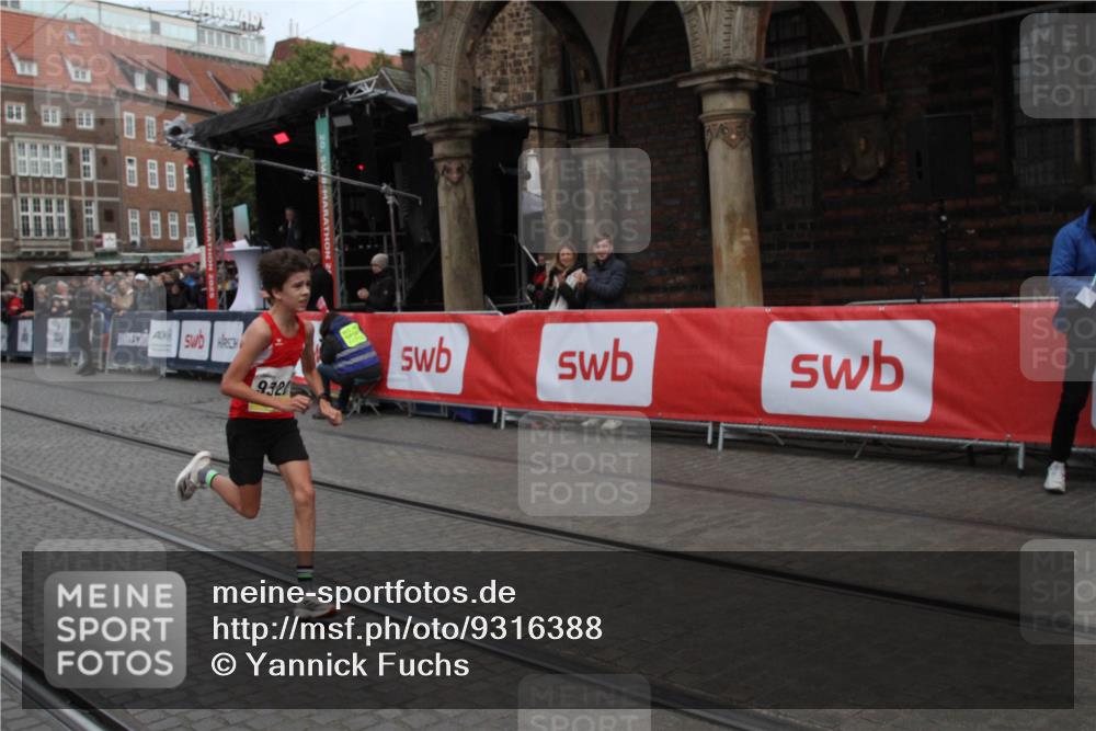 05.10.2025 - 20. swb-Marathon Bremen Yannick Fuchs http://msf.ph/oto/9316388 05.10.2025 10:33:54 Ziel 9320 meine-sportfotos.de