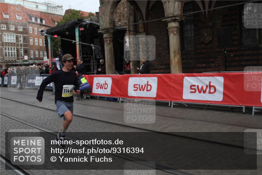 05.10.2025 - 20. swb-Marathon Bremen Yannick Fuchs http://msf.ph/oto/9316394 05.10.2025 10:35:18 Ziel 11443 meine-sportfotos.de
